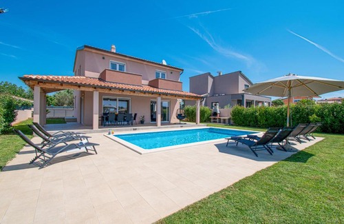 Sikici Villa | Villa Enjoy mit privatem Pool, by Istrabook
