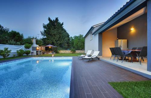 Vinkuran Villa | Villa Entini