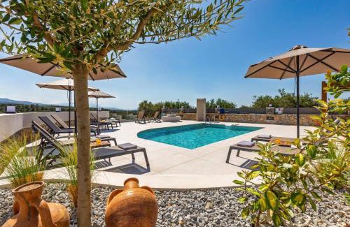 Houdetsi Villa | Villa Erato by Villa Plus