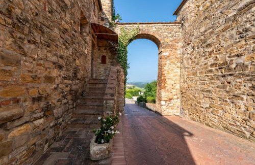 Barberino Tavarnelle Villa | Villa esclusiva nella torre del castello di Tignano tra lusso, storia e natura nel cuore del Chianti