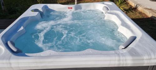 Crno Villa | Villa Family and Friends private heated pool with jacuzzi