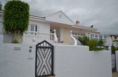 Las Cuevas Villa | Villa 'Famosa 2' con vistas al mar, piscina compartida y Wi-Fi