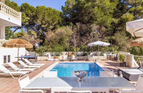 Provensals Villa | Villa Felicidad con vistas al mar, Wi-Fi, aire acondicionado, piscina, jardín, terraza y balcón