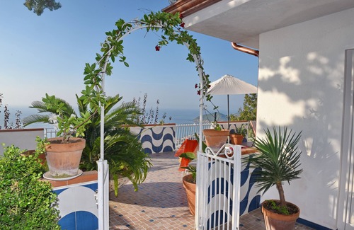 Castellabate Historic Centre Apartamento | 5 minutes from the historic village center with a fantastic sea view