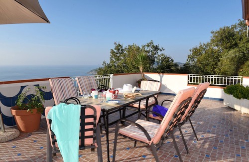 Castellabate Historic Centre Apartamento | 5 minutes from the historic village center with a fantastic sea view