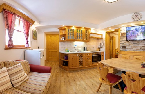 Gozd Martuljek Apartamento | Villa Flora Apartments