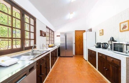 Alcantarilha Villa | Villa Flores - Close to the Amendoeira Golf Resort!