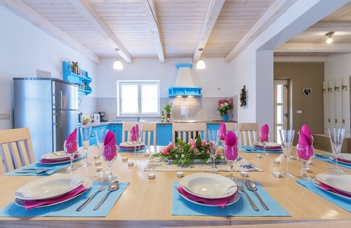 Muzini Villa | Villa para 10 personas con piscina e hidromasaje