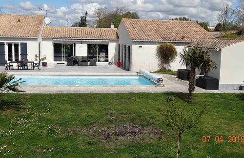 Les Boucholeurs Villa | Villa full foot para 8 personas con piscina a 900m del mar.