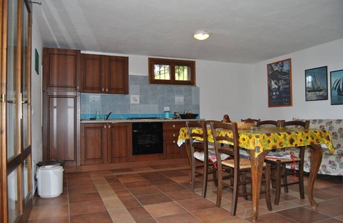 Sant'Antioco Casa | Villa para 8/10 personas, vista al mar, 4 dormitorios, 2 baños, amplio jardín privado