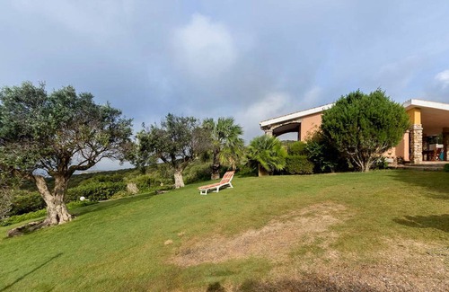 Sant'Antioco Casa | Villa para 8/10 personas, vista al mar, 4 dormitorios, 2 baños, amplio jardín privado