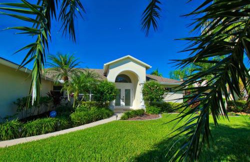 Pelican Villa | VILLA FOUR PALMS - 3 BEDS - 2 BATHS - 6 GUESTS - GULF ACCESS & POOL - INCL.10% OFF BOAT RENTAL