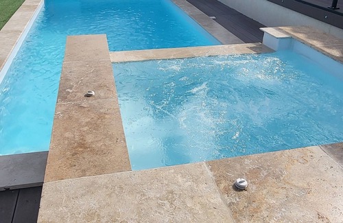 Montaren-et-Saint-Mediers Casa | Villa Piscine view