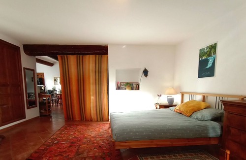 Saint-Martin-de-Castillon Apartamento | Village house with south-facing terrace