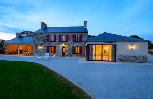 Saint-Sauveur-le-Vicomte Villa | Villa 'Domaine Le Saint Georges' con Terraza Privada, Wi-Fi y Aire Acondicionado
