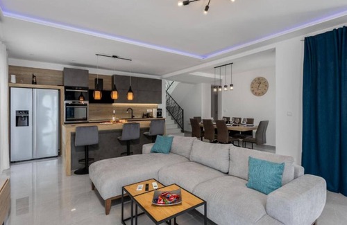 Smrika Villa | Villa Fran - Four Bedroom Villa with Private Pool