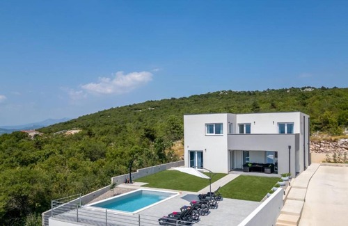Smrika Villa | Villa Fran - Four Bedroom Villa with Private Pool