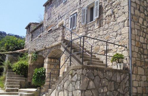 Vis Villa | Villa Franca - with private garden, near beach
