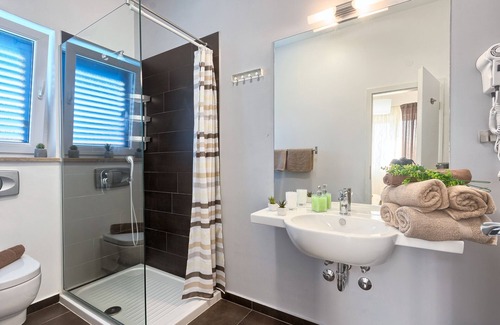 Muzini Villa | Villa with pool and sauna, ideal for families with children, pets welcome