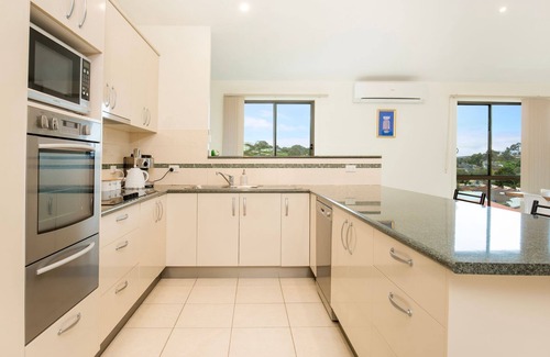 Surf Beach Casa | Villa Franco - Pet Friendly - 8 Mins Walk to Beach