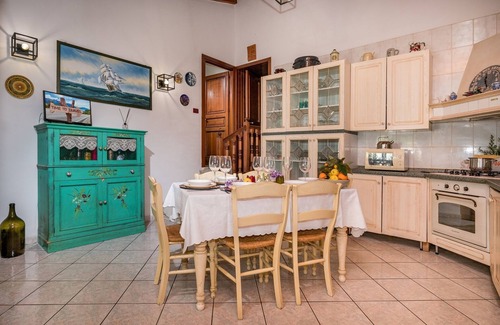 Castellammare del Golfo Villa | Villa Gagliardetta espléndida villa con piscina entre la vegetación y el mar.