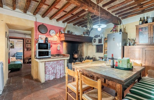 Lucca Villa | Villa 'Gabriella' con jardín privado, balcón y Wi-Fi
