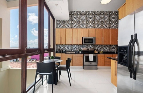 Mercado Apartamento | Villa Gaudi | Modern and Luminous 2 Bedroom Penthouse in the Heart of Historic O
