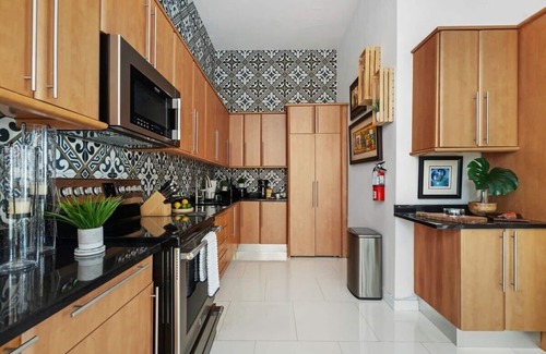 Mercado Apartamento | Villa Gaudi | Modern and Luminous 2 Bedroom Penthouse in the Heart of Historic O