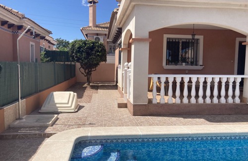 Los Montesinos Villa | Villa Gemini - Villa independiente con piscina privada y WIFI