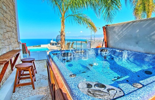 Latchi Cabaña | Villa Genevieve - a villa that sleeps 6 guests in 3 bedrooms