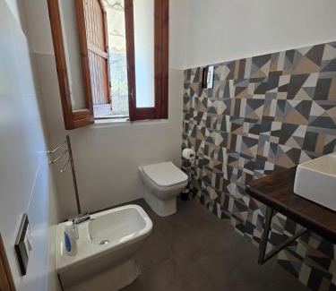 Torre Colonna-sperone Villa | Villa Giacoma hot tub and garden