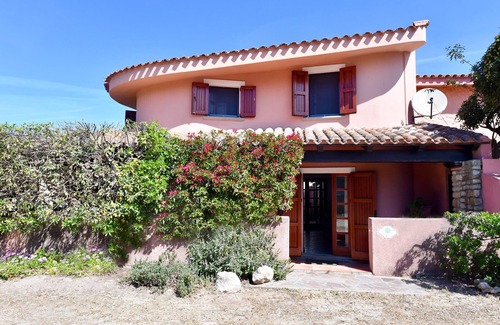Sa Rocca Tunda Casa | Villa Gianni - Rustic House a Few Steps from the Sea for Families Seeking Peace