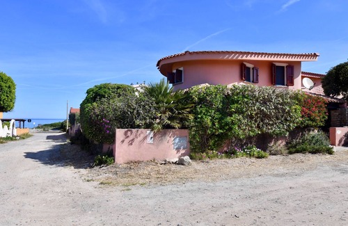 Sa Rocca Tunda Casa | Villa Gianni - Rustic House a Few Steps from the Sea for Families Seeking Peace