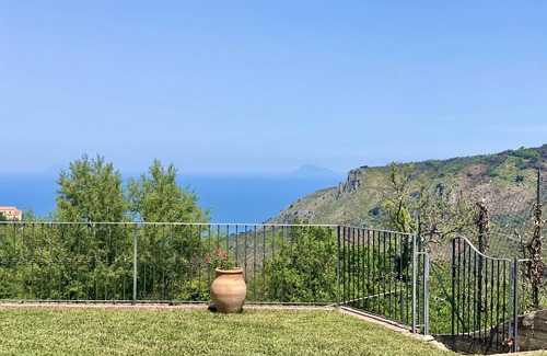 San Marco d'Alunzio Villa | Villa Gisella con piscina panorámica y barbacoa rodeada por nuestro huerto