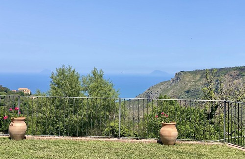 San Marco d'Alunzio Villa | Villa Gisella con piscina panorámica y barbacoa rodeada por nuestro huerto