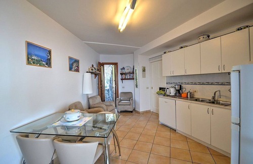Praiano Casa | Villa Gisella A: Un luminoso apartamento frente al sol y al mar.