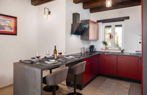 Mofardini Villa | Villa Grado II-Newly renovated 3BD villa for up to 8 with extra large heated pool