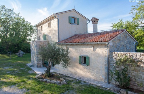 Gracisce Casa | Casa de piedra restaurada con piscina en el centro de Istria