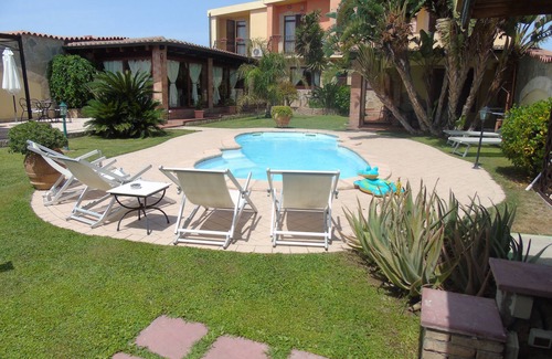 Quartu Sant'Elena Villa | Precioso chalet con piscina privada, un oasis romántico a pocos minutos del mar.