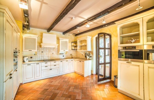 Barat Villa | Villa Green Estate with Pool