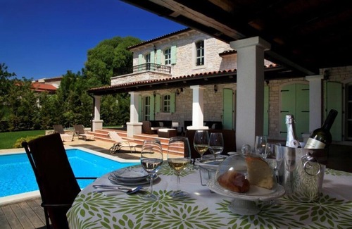 Barat Villa | Villa Green Estate with Pool