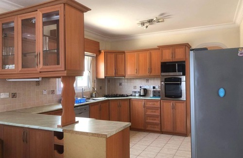 Kyrenia District Villa | Villa Green Palace, piscina privada, vistas al mar y montaña espaciosa y hermosa