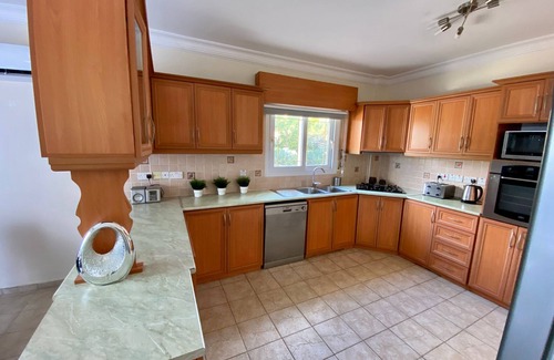 Kyrenia District Villa | Villa Green Palace, piscina privada, vistas al mar y montaña espaciosa y hermosa