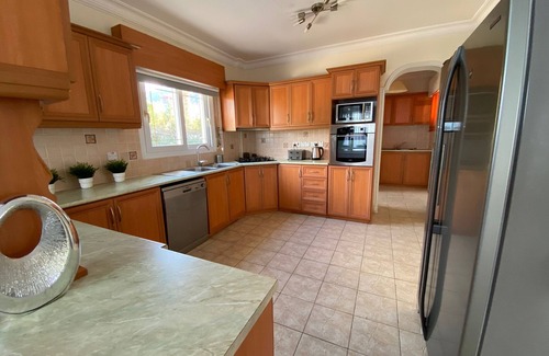 Kyrenia District Villa | Villa Green Palace, piscina privada, vistas al mar y montaña espaciosa y hermosa