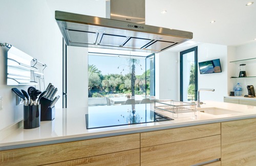 Urbanización Hacienda las Chapas Villa | Villa 'Hacienda Las Chapas' con piscina privada, Wi-Fi y aire acondicionado