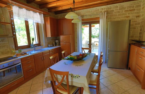 Atsipópoulon Villa | Villa Harmony, vista fantástica, piscina de 12 m, acogedora de piedra natural