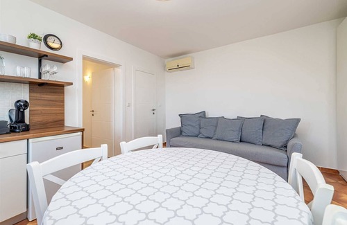 Linardici Apartamento | Villa Haya - apartment MIMOZA with heated pool