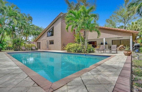 Survey Creek Villa | Spacious Villa Heated Pool. Golf Course, BBQ Games