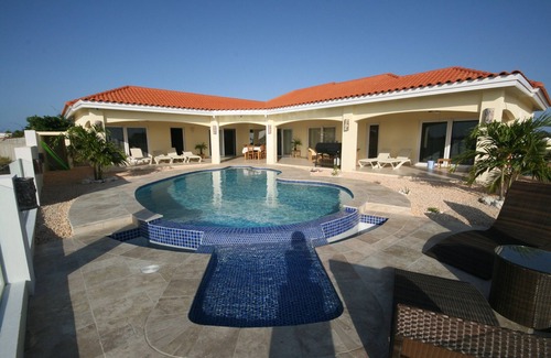 Esmeralda Villa | Villa Aruba - Heaven On Earth - espaciosa, amigable y bien mantenida