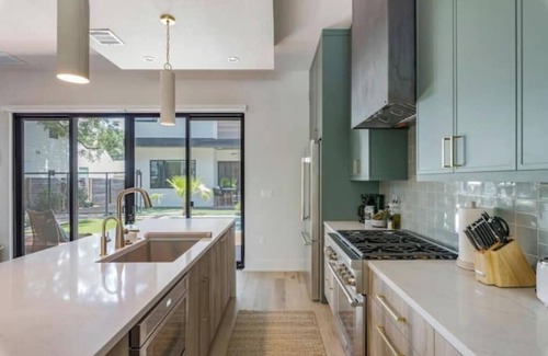 Holly Villa | Villa Hermosa - East Austin Oasis, Pool/Hot Tub